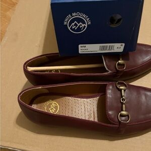 White Mountain Women's Maroon Loafers very elegant shoe.